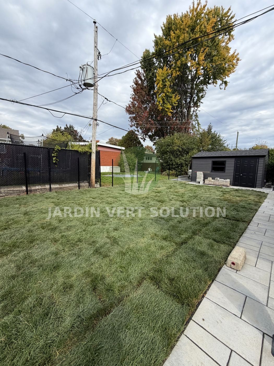 Cour arrière – pose de tourbe Jardin Vert Solution