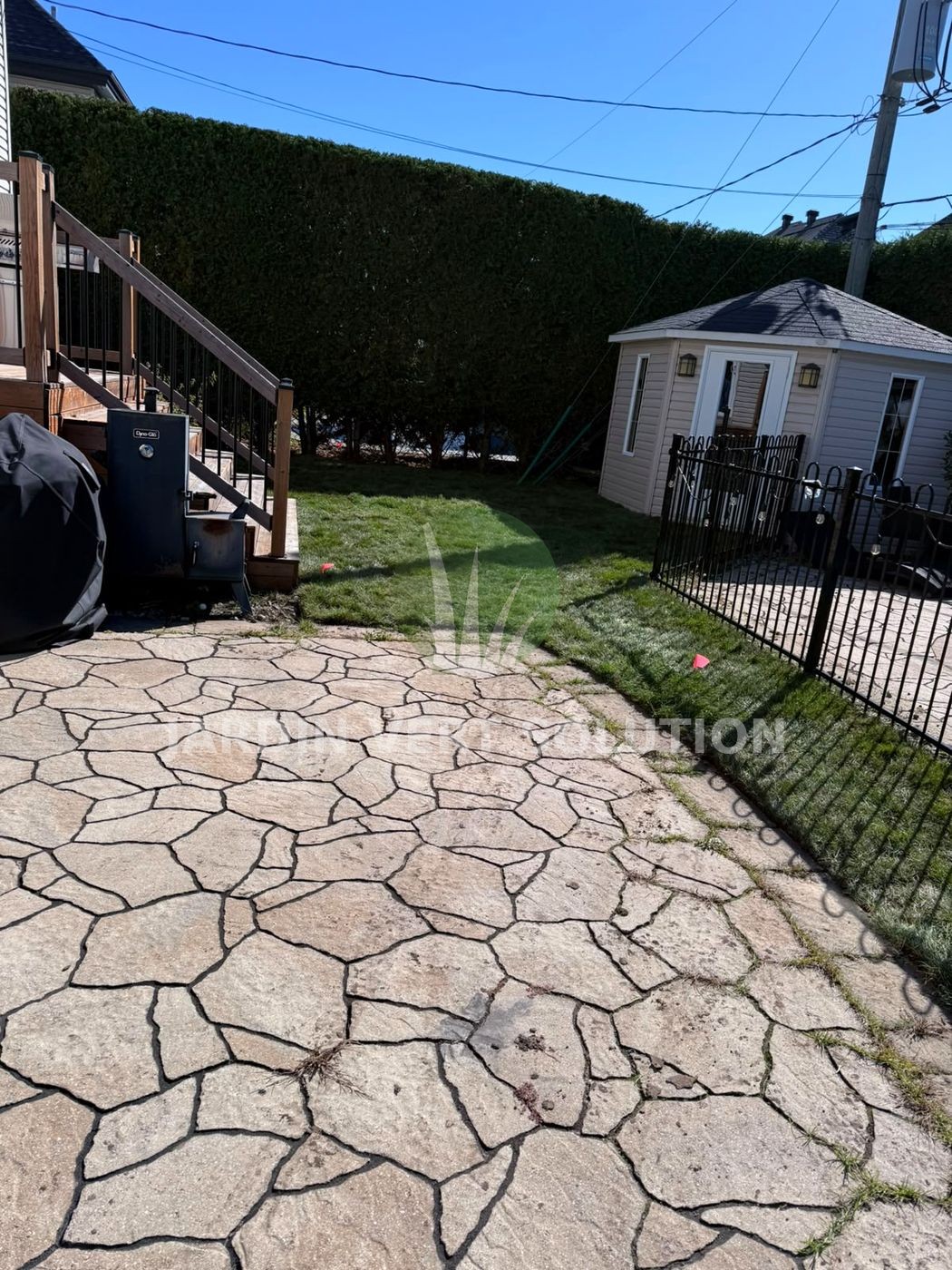 Cour, piscine et dalles – pose de tourbe Jardin Vert Solution